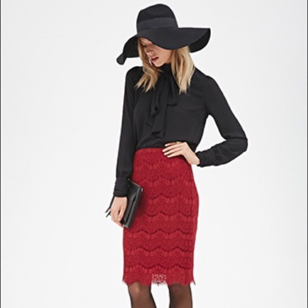 ✨F21
Women's Purple Scallop Lace Pencil Skirt✨
